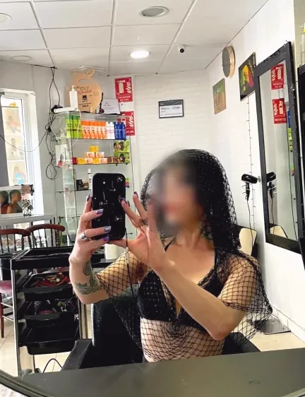 Elin, 33
