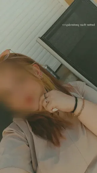 Laura, 27