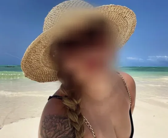 Nina, 20