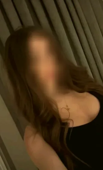 Soukaina, 28