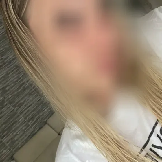 Zeynep, 20